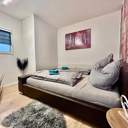 Apartment-am-stadtbrunnen,50m2,kueche,2 Schlafzimmer,kfz Parkplatz,terrasse,waschmaschine דירה קוטבוס