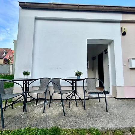 Apartment-am-stadtbrunnen,50m2,kueche,2 Schlafzimmer,kfz Parkplatz,terrasse,waschmaschine Apartament