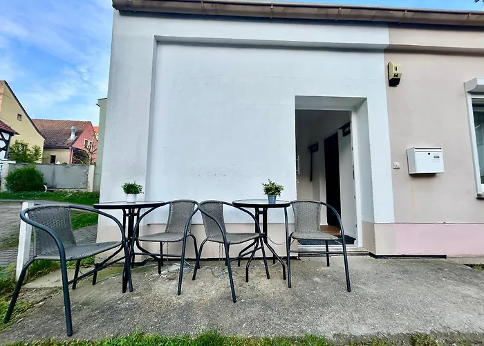 Apartment-am-stadtbrunnen,50m2,kueche,2 Schlafzimmer,kfz Parkplatz,terrasse,waschmaschine דירה